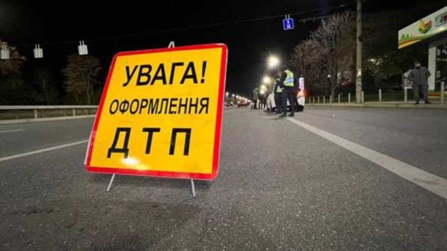 На Городоцькій у Львові авто патрульних зіткнулося з електроскутером: що відомо