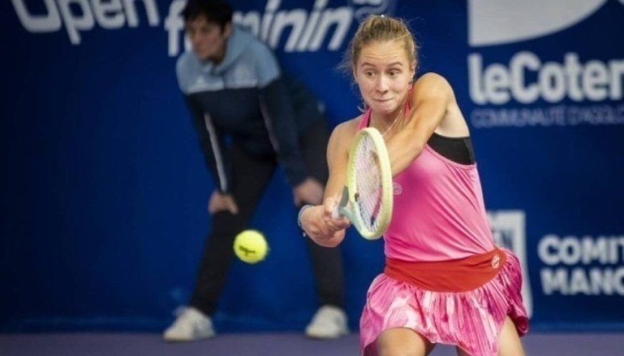 Вероніка Подрез під час матчу кваліфікації турніру WTA 250 у Празі