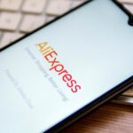 Логотип AliExpress на тлі прапора Європейського Союзу