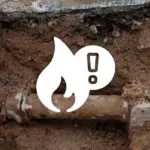 Пошкоджені газові мережі та п'ятиповерховий будинок у Прилуках після ракетного удару 7 жовтня