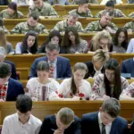 Військовослужбовці ДШВ 7 корпусу під час написання радіодиктанту в Запоріжжі